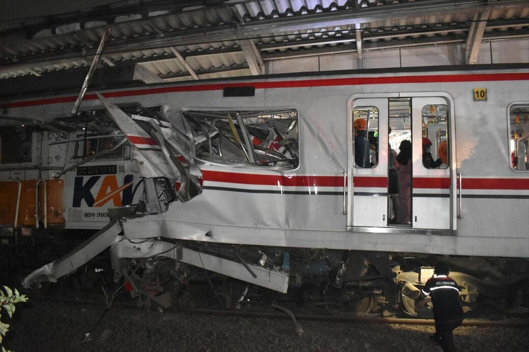 きっかけは踏切事故, 10時間に及んだ救出活動, 衝突直前までブレーキなし？, 保安装置未整備に触れない「公式見解」, 「イノシシがウサギに体当たりしたようなもの」, 日本式保安装置の導入検討も, 日本の安全性を今こそ生かすとき