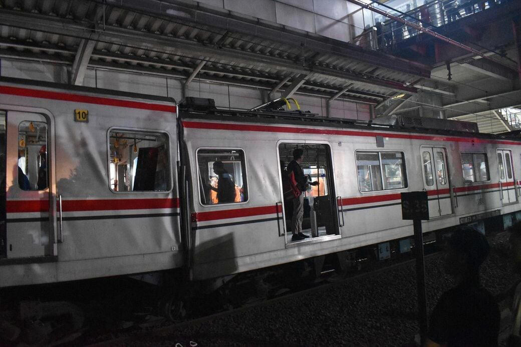 きっかけは踏切事故, 10時間に及んだ救出活動, 衝突直前までブレーキなし？, 保安装置未整備に触れない「公式見解」, 「イノシシがウサギに体当たりしたようなもの」, 日本式保安装置の導入検討も, 日本の安全性を今こそ生かすとき