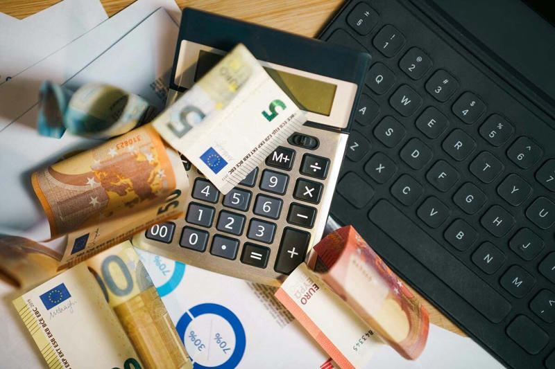 固定金利は損と言われる理由, 固定金利のメリット, 固定金利のデメリット, 固定金利が向いている人, 変動金利との違い, 固定金利を選ぶ判断基準, 借り換えで固定を選ぶケース