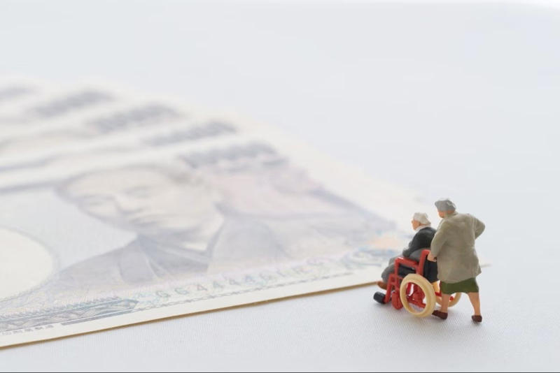 「後期高齢者医療制度」とは？, 75歳未満でも加入できるケースがある, 医療費負担のしくみ, 【75歳以上 後期高齢者医療制度】2026年度の「保険料」はいくら？, 2026年度、後期高齢者医療保険料の支払いはいつから始まる？東京都の例で確認, 【都道府県別ランキング】後期高齢者医療保険料が高いのはどこ？, 2026年度の平均保険料額（医療分）, 2026年度の保険料額（年金収入84万円の場合）, 2026年度から徴収開始の「子ども・子育て支援金」とは？, 「子ども・子育て支援金」の負担額はどのくらい？, 後期高齢者1人あたりの負担額はいくら？ 