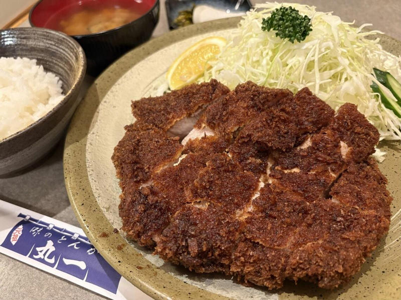 「名物」にはよく食べるものと、そうでないものが, 福岡人からは不評？の鹿児島ラーメン, 「黒牛」「黒豚」はめったに食べないご馳走, とんかつは普段も食べる肉料理, 夏祭りのヒヨコ、祖父から「夕べ食べたがね」, 「熊本発祥」の饅頭に行列をつくる
