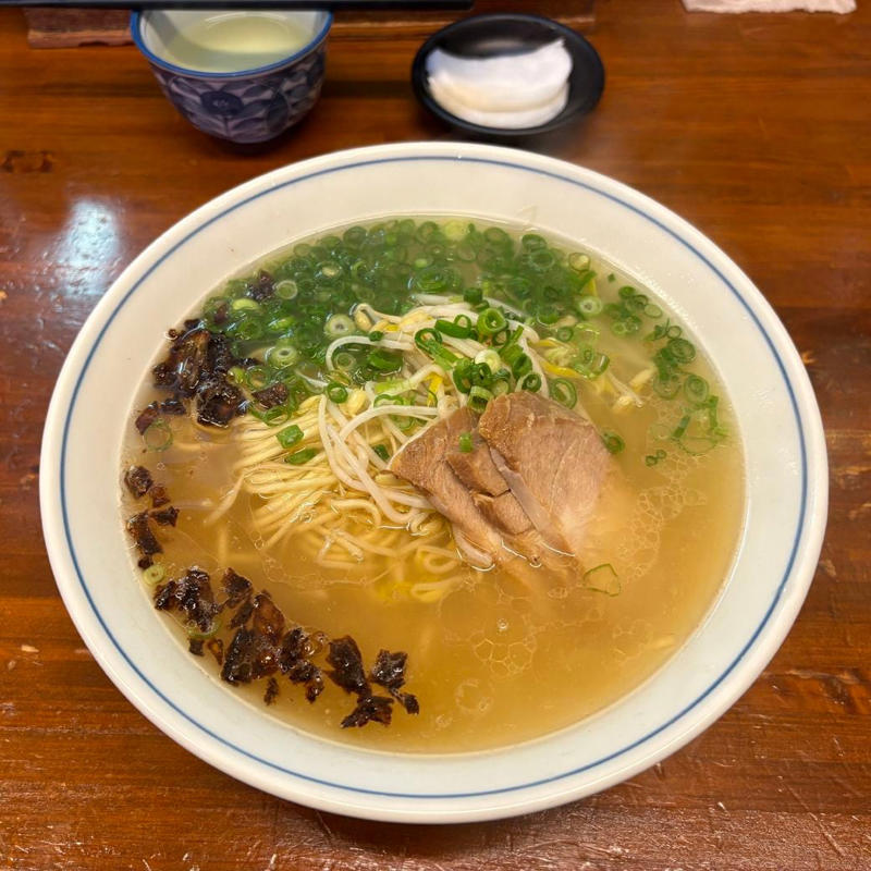 「名物」にはよく食べるものと、そうでないものが, 福岡人からは不評？の鹿児島ラーメン, 「黒牛」「黒豚」はめったに食べないご馳走, とんかつは普段も食べる肉料理, 夏祭りのヒヨコ、祖父から「夕べ食べたがね」, 「熊本発祥」の饅頭に行列をつくる
