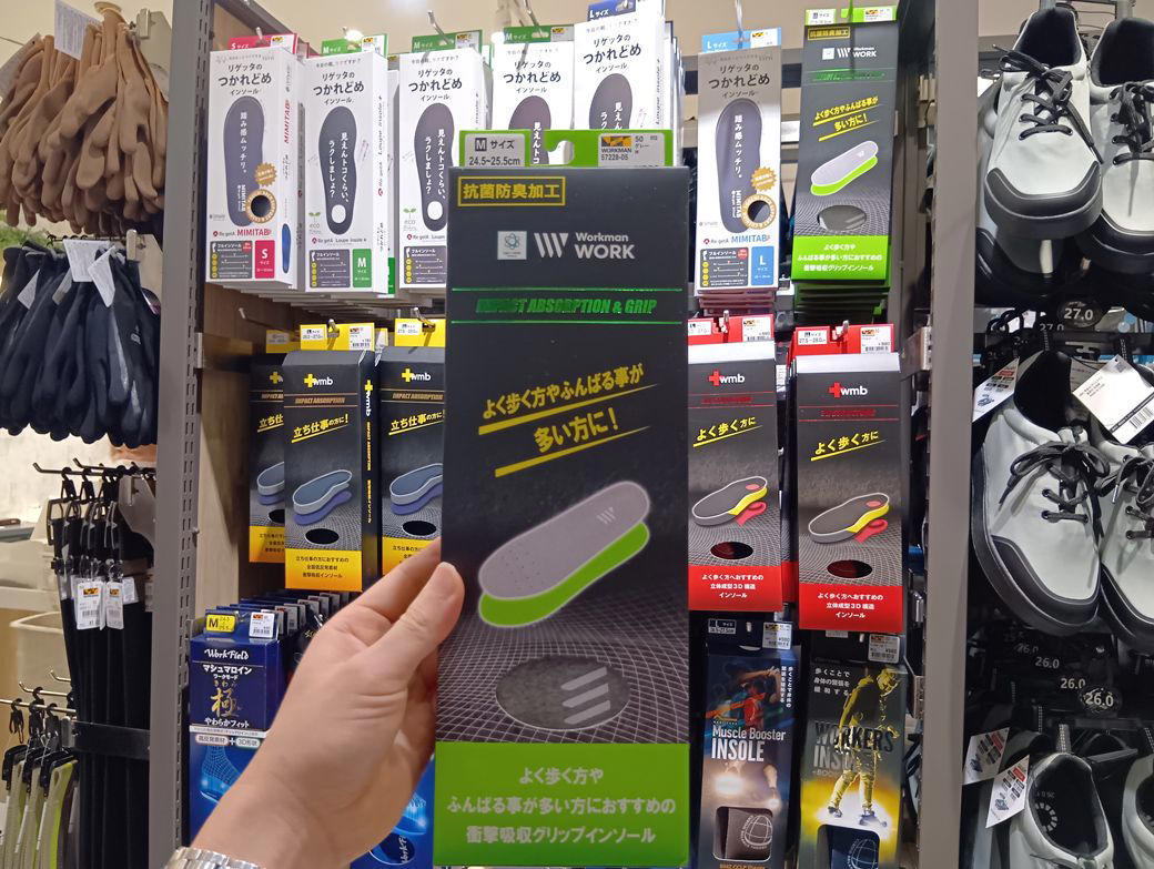  ワークマン3900円以下「機能性シューズ」3足を検証 ,  3900円「ランニングシューズ」意外な強み ,  2900円「軽量シューズ」はコスパが売り ,  3900円「衝撃分散シューズ」正直な感想 ,  ワークマン社員が“推す”シューズ用アイテム 