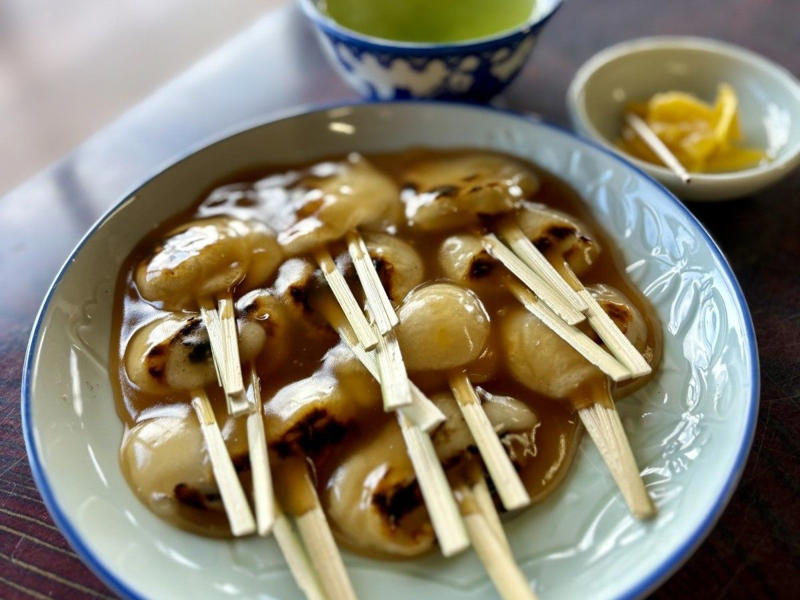 「名物」にはよく食べるものと、そうでないものが, 福岡人からは不評？の鹿児島ラーメン, 「黒牛」「黒豚」はめったに食べないご馳走, とんかつは普段も食べる肉料理, 夏祭りのヒヨコ、祖父から「夕べ食べたがね」, 「熊本発祥」の饅頭に行列をつくる