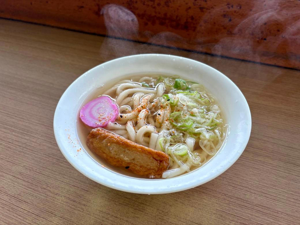 「名物」にはよく食べるものと、そうでないものが, 福岡人からは不評？の鹿児島ラーメン, 「黒牛」「黒豚」はめったに食べないご馳走, とんかつは普段も食べる肉料理, 夏祭りのヒヨコ、祖父から「夕べ食べたがね」, 「熊本発祥」の饅頭に行列をつくる