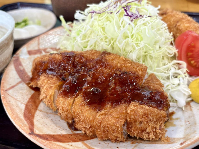 「名物」にはよく食べるものと、そうでないものが, 福岡人からは不評？の鹿児島ラーメン, 「黒牛」「黒豚」はめったに食べないご馳走, とんかつは普段も食べる肉料理, 夏祭りのヒヨコ、祖父から「夕べ食べたがね」, 「熊本発祥」の饅頭に行列をつくる