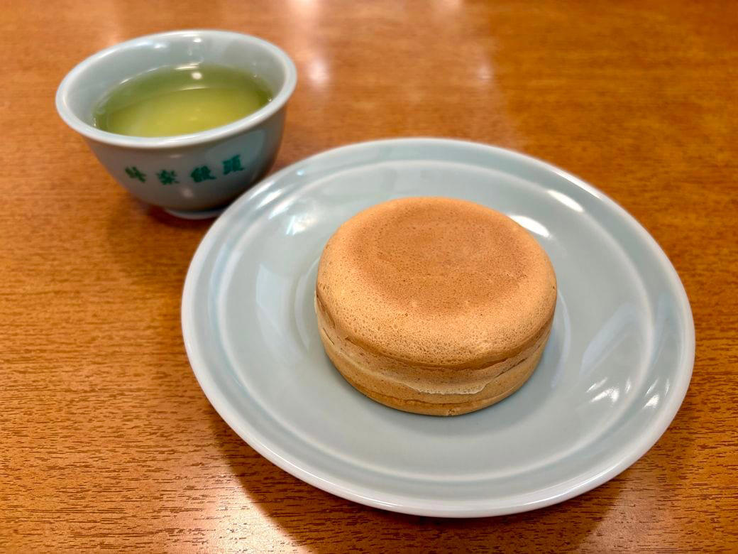 「名物」にはよく食べるものと、そうでないものが, 福岡人からは不評？の鹿児島ラーメン, 「黒牛」「黒豚」はめったに食べないご馳走, とんかつは普段も食べる肉料理, 夏祭りのヒヨコ、祖父から「夕べ食べたがね」, 「熊本発祥」の饅頭に行列をつくる