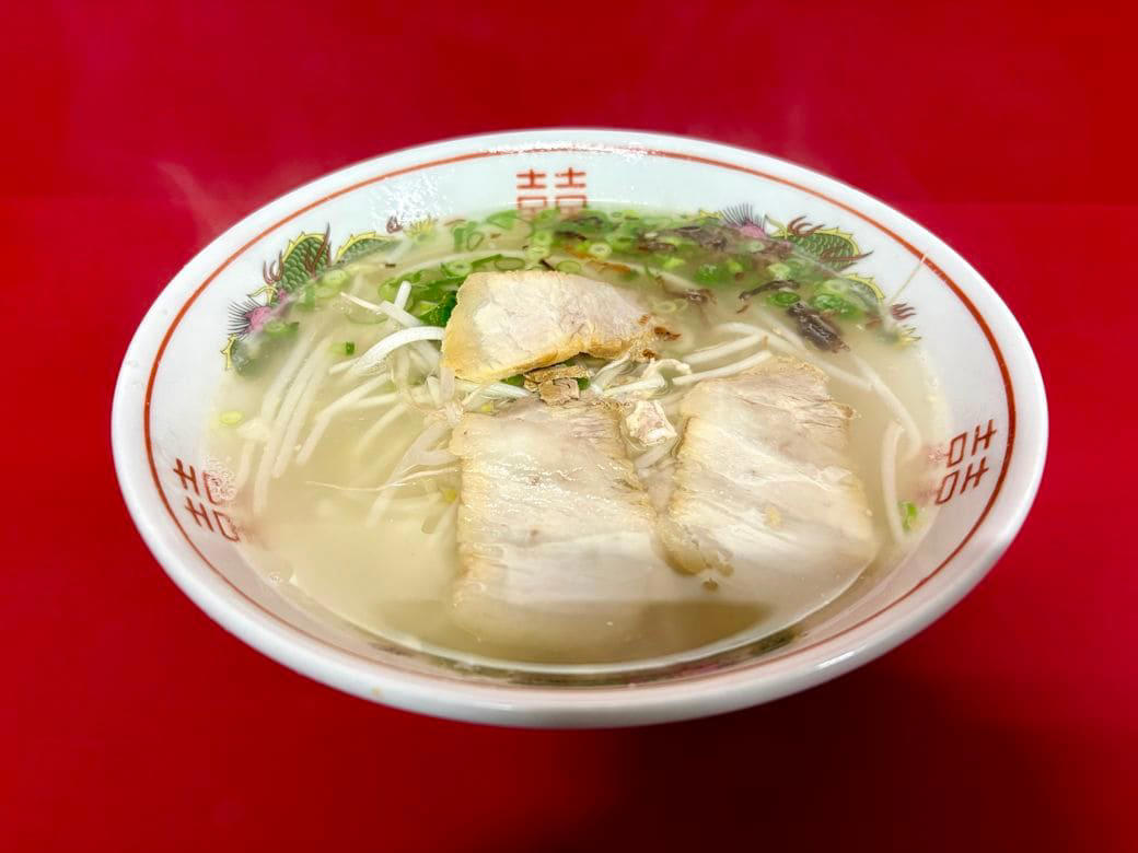 「名物」にはよく食べるものと、そうでないものが, 福岡人からは不評？の鹿児島ラーメン, 「黒牛」「黒豚」はめったに食べないご馳走, とんかつは普段も食べる肉料理, 夏祭りのヒヨコ、祖父から「夕べ食べたがね」, 「熊本発祥」の饅頭に行列をつくる