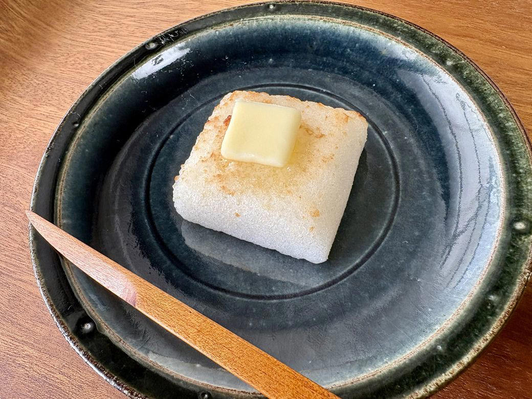 「名物」にはよく食べるものと、そうでないものが, 福岡人からは不評？の鹿児島ラーメン, 「黒牛」「黒豚」はめったに食べないご馳走, とんかつは普段も食べる肉料理, 夏祭りのヒヨコ、祖父から「夕べ食べたがね」, 「熊本発祥」の饅頭に行列をつくる
