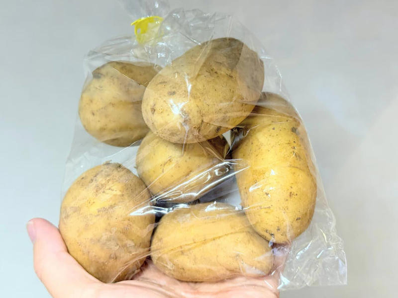 おいしい新じゃがの見分け方, 表面にシワがないもの, 普通のじゃがいもとの違い, 緑色に変色したじゃがいもに注意, 新じゃがは緑色に変色しやすい, もちろん芽にも気をつけて