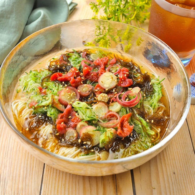 オクラとかつお節のさっぱりそうめん, 【まだまだそうめん】「さっぱり感がクセになる」オクラとかつお節の簡単レシピ♪, トマトジュースでイタリアンそうめん, 【そうめんが飲める勢いで消えていく】ぶっかけるだけで簡単！絶品そうめんアレンジレシピ, 梅もずくそうめん, 一度食べたら戻れなくなる「そうめん」のウマい食べ方！「ぶっちぎりで優勝じゃん」そうめんの簡単アレンジレシピ