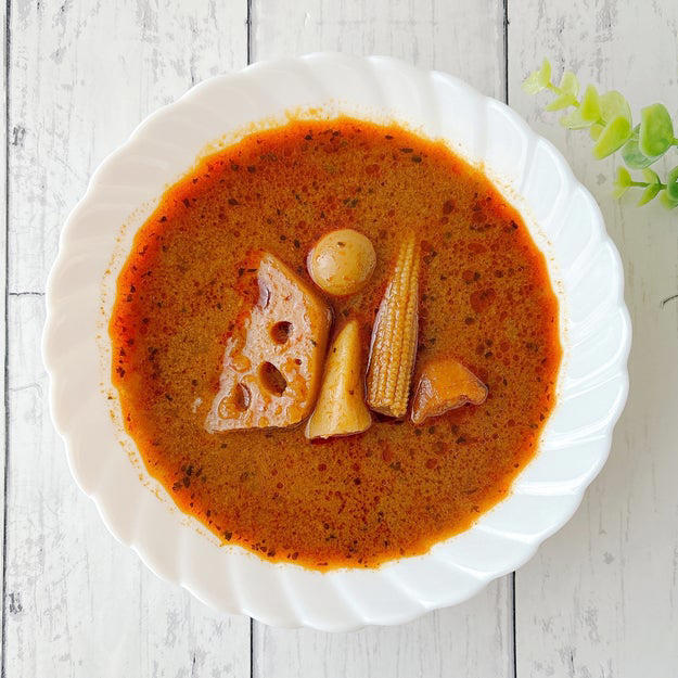 手軽に楽しめる、海老風味のスープカレーです。, お店で出てくるような、香り高いカレーです。, 具だくさんで、どこを食べても絶品です。, お腹も心も大満足！贅沢感たっぷりのスープカレーでした。