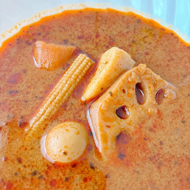 手軽に楽しめる、海老風味のスープカレーです。, お店で出てくるような、香り高いカレーです。, 具だくさんで、どこを食べても絶品です。, お腹も心も大満足！贅沢感たっぷりのスープカレーでした。