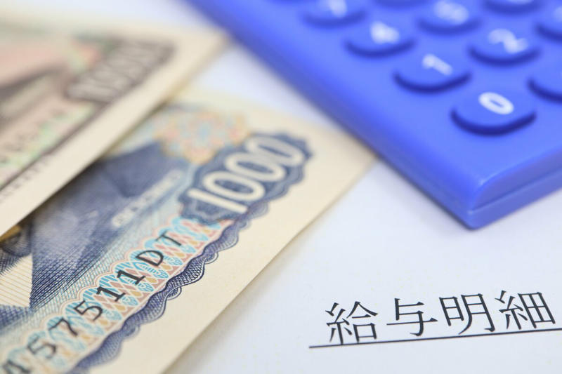 2026年4月から「子ども・子育て支援金」がいよいよ開始に, 「子ども・子育て支援金」の徴収開始によって給与の手取りはどう変わる？, 【保険制度ごとに確認】子ども・子育て支援金の「年収別」負担額の目安は？, ケース1：会社員・公務員など（被用者保険）の負担額目安, ケース2：自営業・フリーランス（国民健康保険）の負担額目安, ケース3：後期高齢者医療制度（75歳以上など）の負担額目安, 子ども・子育て支援金の「実質負担ゼロ」と「免除」はどういう仕組み？, 参考：年代別に見る「住宅ローン」平均残高はいくら？, 単身世帯：住宅ローン残高（平均）, 二人以上世帯：住宅ローン残高（平均）, この機会に家計の見直しをしておこう