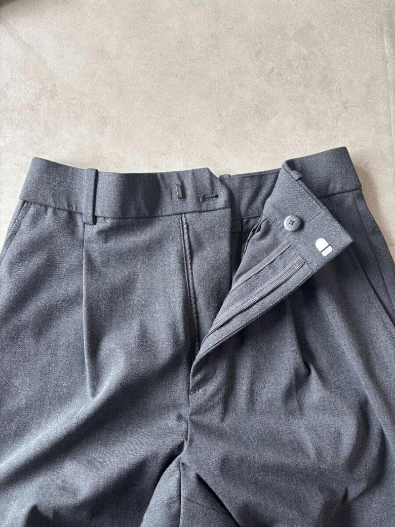 【ユニクロ】タックワイドパンツ, 着回し①：コンパクトT合わせですっきりコーデ, 着回し②：カーディガン合わせで大人カジュアルコーデ, 着回し③：シャツ合わせできれいめコーデ
