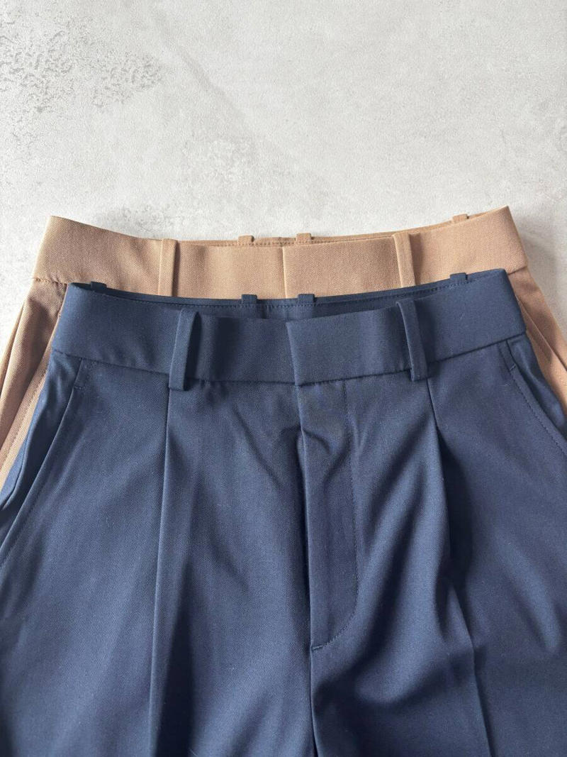 【ユニクロ】タックワイドパンツ, 着回し①：コンパクトT合わせですっきりコーデ, 着回し②：カーディガン合わせで大人カジュアルコーデ, 着回し③：シャツ合わせできれいめコーデ