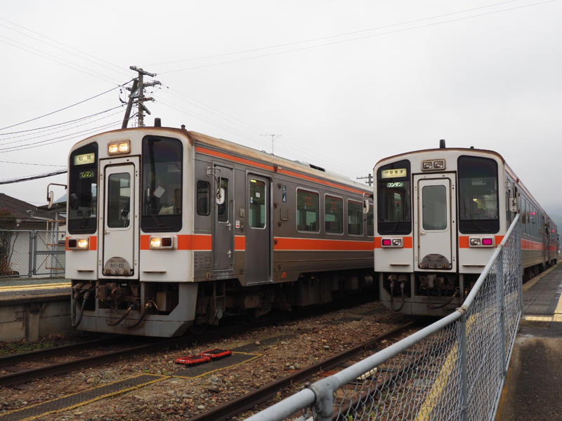 田園風景が楽しめ、地域の足としても活躍する名松線（JR東海）, 関西と伊勢の接続を目指し挫折したローカル線, 廃止の危機を何度も乗り越える, JR東海ではここでしか見られないキハ11形, 名松線の見どころ, 名松線沿線に残る中勢鉄道の痕跡, 全国的にも珍しい家城駅の票券・スタフ受け渡し, 清流から渓流に姿を変える雲出川, 名松線で活用できるおトクなきっぷ情報, 名松線の旅にぴったりな「青空フリーパス」, 名松線（JR東海）データ