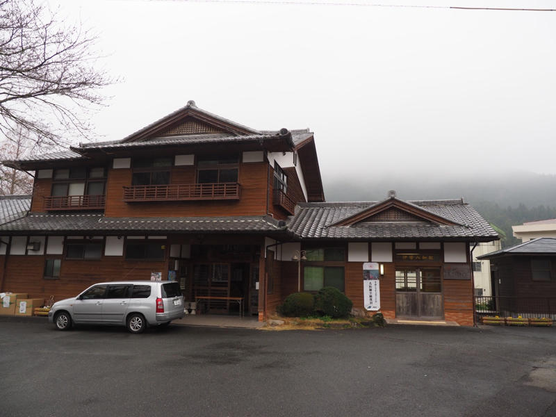 田園風景が楽しめ、地域の足としても活躍する名松線（JR東海）, 関西と伊勢の接続を目指し挫折したローカル線, 廃止の危機を何度も乗り越える, JR東海ではここでしか見られないキハ11形, 名松線の見どころ, 名松線沿線に残る中勢鉄道の痕跡, 全国的にも珍しい家城駅の票券・スタフ受け渡し, 清流から渓流に姿を変える雲出川, 名松線で活用できるおトクなきっぷ情報, 名松線の旅にぴったりな「青空フリーパス」, 名松線（JR東海）データ
