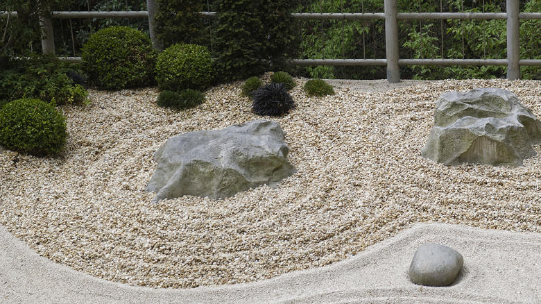 Kanso: simplicity Koko: the austere beauty of maturity, Kanso: simplicity, Shizen: authentic naturalness, Fukinsei: asymmetry, Yugen: subtle hints at mystery, Datsuzoku: the magic of surprise, Seijaku: quietude and solitude, Types of Japanese gardens: the courtyard garden, Types of Japanese gardens: the tea garden, Elements of the garden: stone, Elements of the garden: water, Elements of the garden: plants, Garden tips: limit your palette, Garden tips: the path is the destination, Garden tips: the mystery is the message, Garden tips: model only the best of the natural world, Garden tips: use overlapping shapes and elements, Garden tips: mimic the landscape, Garden tips: use native plants natively