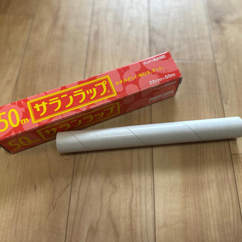 使い終わった「ラップの芯」を捨てないで, 「ラップの芯」の中に通すだけ！シワになりにくくスッキリ, 1.ラップの芯の長さに合わせて丸める, 2.巻き終わったら中に入れる, 3.紙で包んでラベルを貼る, 「ラップの芯」が叶える、布製品の美収納