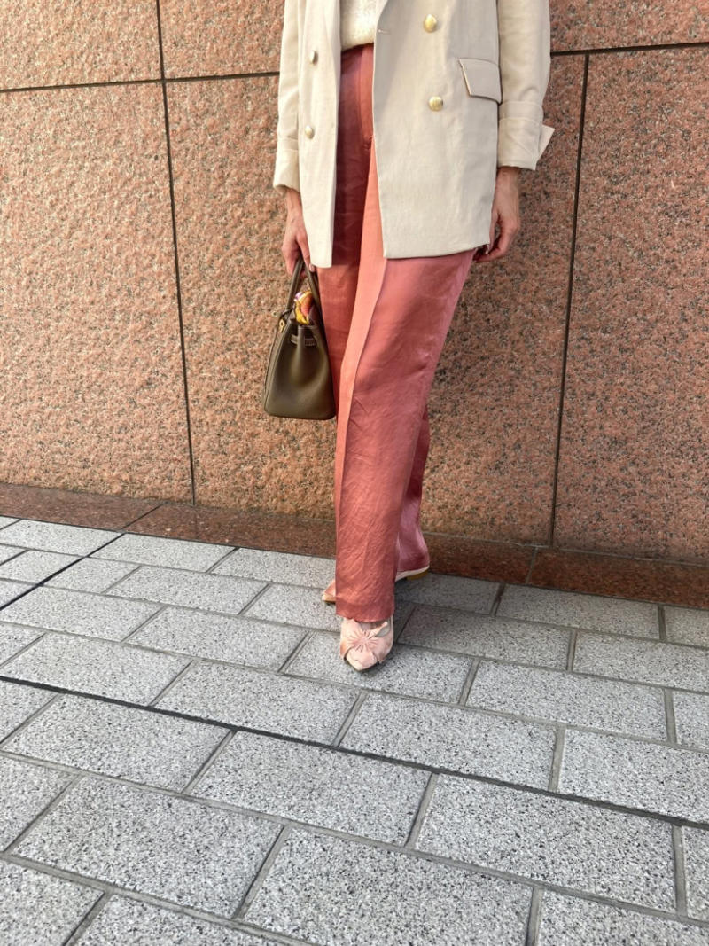 「HER.」のデザインTが主役！初夏を意識した爽やかなホワイトコーデ, コーデアイテム＆ブランド, 「レーストップス」でデニムスタイルを上品に！肩の力が抜けた大人のカジュアルスタイルは必見！, コーデアイテム＆ブランド, 春らしい「ピンクボトムス」を大人っぽく引き締めたジャケットコーデ, コーデアイテム＆ブランド, 「セタイチロウ」のオレンジワンピースで初夏のエレガントスタイルに！, コーデアイテム＆ブランド, この記事を書いた人 素敵なあの人編集部