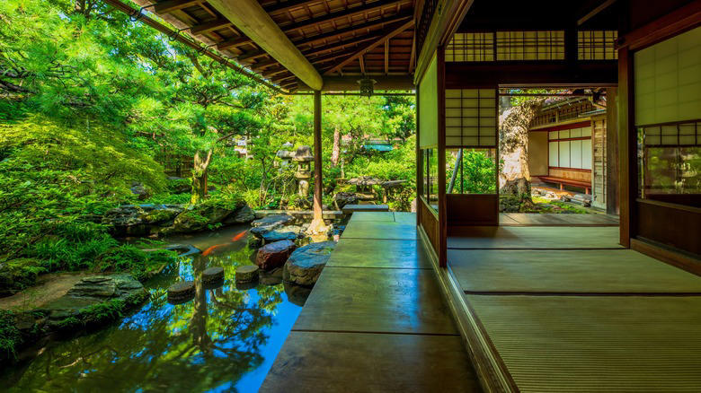 Elements of the garden: water Koko: the austere beauty of maturity, Kanso: simplicity, Shizen: authentic naturalness, Fukinsei: asymmetry, Yugen: subtle hints at mystery, Datsuzoku: the magic of surprise, Seijaku: quietude and solitude, Types of Japanese gardens: the courtyard garden, Types of Japanese gardens: the tea garden, Elements of the garden: stone, Elements of the garden: water, Elements of the garden: plants, Garden tips: limit your palette, Garden tips: the path is the destination, Garden tips: the mystery is the message, Garden tips: model only the best of the natural world, Garden tips: use overlapping shapes and elements, Garden tips: mimic the landscape, Garden tips: use native plants natively
