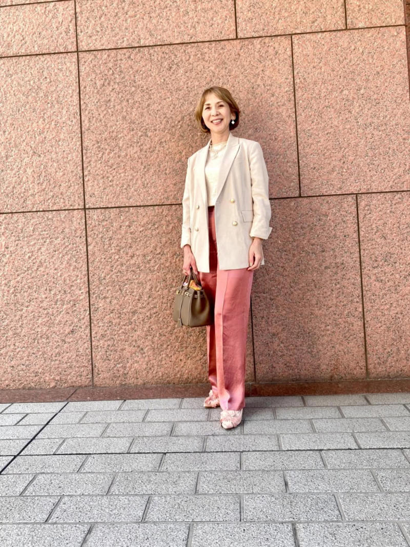 「HER.」のデザインTが主役！初夏を意識した爽やかなホワイトコーデ, コーデアイテム＆ブランド, 「レーストップス」でデニムスタイルを上品に！肩の力が抜けた大人のカジュアルスタイルは必見！, コーデアイテム＆ブランド, 春らしい「ピンクボトムス」を大人っぽく引き締めたジャケットコーデ, コーデアイテム＆ブランド, 「セタイチロウ」のオレンジワンピースで初夏のエレガントスタイルに！, コーデアイテム＆ブランド, この記事を書いた人 素敵なあの人編集部