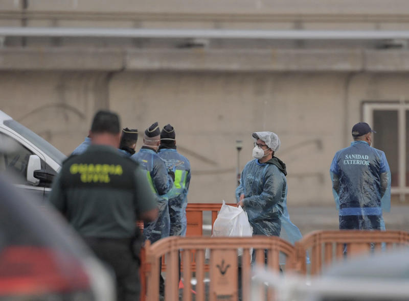 US passengers depart the stricken MV Hondius to quarantine in Nebraska