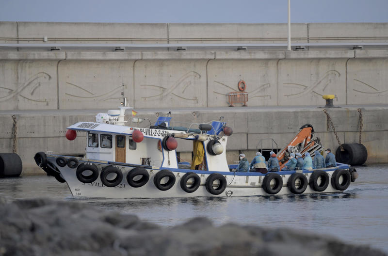 US passengers depart the stricken MV Hondius to quarantine in Nebraska