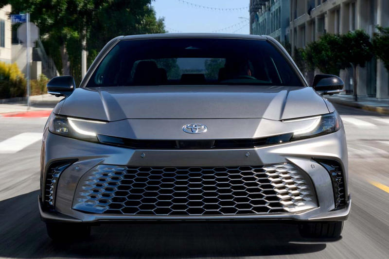 米国市場におけるセダン再評価の背景, 車両価格高騰と実利重視の消費行動, 米大手の戦略転換と日系メーカーの優位, 燃費規制の枠組み変化と企業の財務防衛, 市場嗜好の変遷と高効率な車体への回帰, EVへの移行とセダン形状の利点, 収益性維持の壁と製造工程の抜本改革