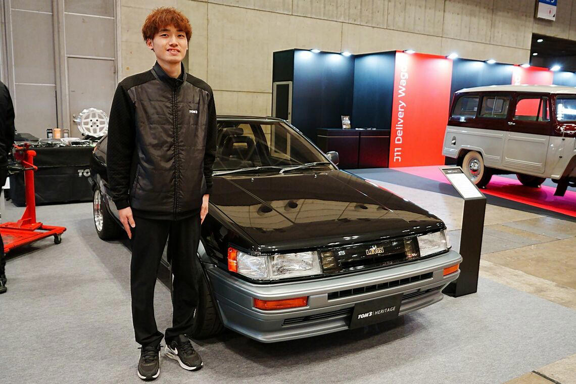 名門トムスが現代に蘇らせたAE86, 名門トムスへの入社、そしてレストアプロジェクトへ, 当時のスタイリングにこだわったディテール, 74年設立の名門トムスについて, 旧車に魅力を感じる若者の心理