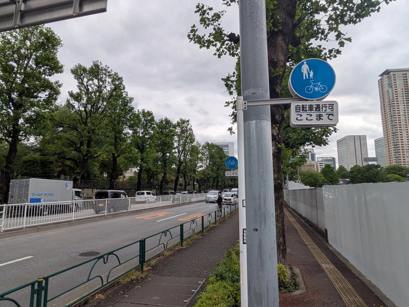 【ルール1】「自転車を除く」一方通行の逆走時、交差点で一旦停止は必要？, 【ルール2】交差点の「右折矢印信号」で自転車が進むのは違法!?, 【ルール3】「自転車通行可」の歩道は逆走OK？意外な例外, 【まとめ】現状の法律と自転車事情のズレ。今後の法整備にも注視を