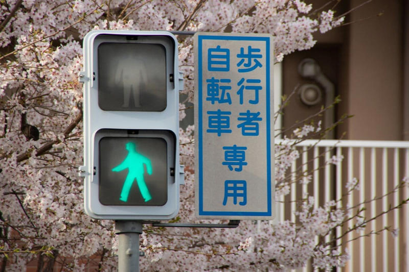 【ルール1】「自転車を除く」一方通行の逆走時、交差点で一旦停止は必要？, 【ルール2】交差点の「右折矢印信号」で自転車が進むのは違法!?, 【ルール3】「自転車通行可」の歩道は逆走OK？意外な例外, 【まとめ】現状の法律と自転車事情のズレ。今後の法整備にも注視を