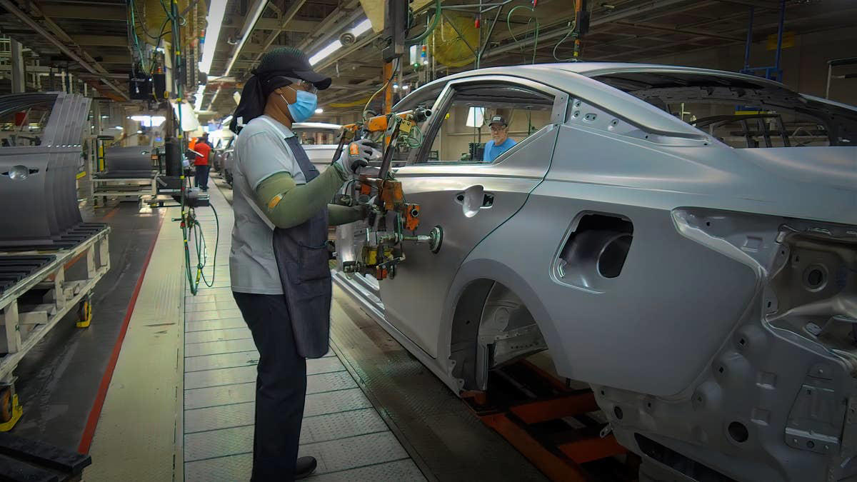 Nissan Backtracks On U.S. EV Push , Back to Gas , 0,000 Plans Canceled , Nissan's Not The Only One 