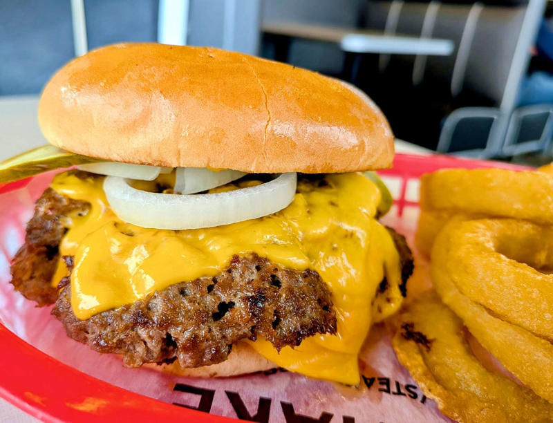 Pounders Bar &amp; Grill: Big burgers, neighborhood bar energy, Ale Mary’s: A burger with attitude, Freddy’s vs. Steak ’n Shake: The steakburger showdown, Final bite