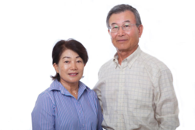 【65歳以上】貯蓄4000万円超の世帯はどれくらい？平均と中央値から見る実態, 65歳以上の無職夫婦世帯における「老後の平均生活費」は月々いくら？, 公的データで見る「65歳以上・無職夫婦世帯」の平均的な家計収支, 消費支出の具体的な内訳, 【令和8年度】国民年金・厚生年金の受給額モデルケース, 老後資金計画の第一歩！まずは毎月の収支が赤字か黒字か把握しよう