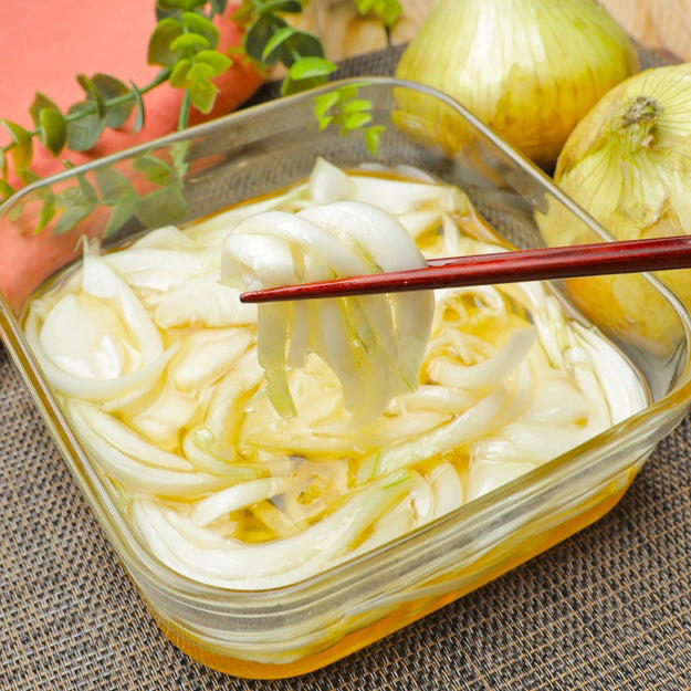 新玉ねぎのみそマヨサラダ, 【新玉ねぎの季節に10回は作りそう】作り置きに便利！新玉ねぎのみそマヨサラダレシピ, 新玉ねぎの和風酢漬け, 【新玉ねぎを切って漬けるだけ】つまみ食いでなくなる！新玉ねぎの和風酢漬けレシピ, 新玉ねぎと春キャベツとカニカマのマリネ, マジでウマい「キャベツ」の食べ方！新玉ねぎと相性抜群！切って和えるだけの簡単マリネレシピ, 新玉ねぎのはちみつレモン漬け, 【新玉ねぎを切って漬けるだけ！】簡単すぎて、もはやレシピ不要！？この春100回は作りそうな万能常備菜レシピ, 動画もチェック！新玉トーストレシピ