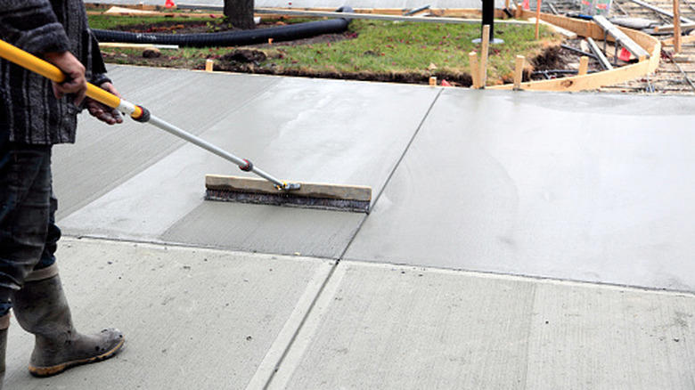 Cobblestone, Permeable pavers, Exposed aggregate concrete, Mycelium, Seashells, Composite pavers, Natural stone