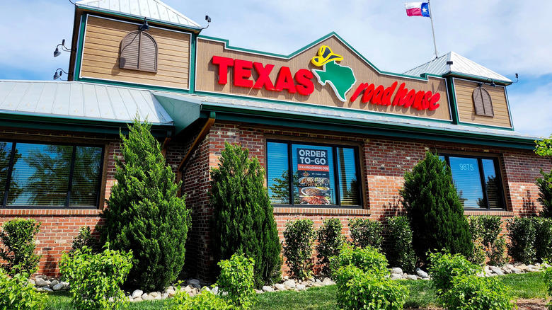 Raising prices has put the chain squarely in the spotlight multiple times, Several incidents have led to concerns over the spread of hepatitis A, Locations across the country have had problems with health inspections, There have been a lot of accusations of foreign objects in food, A viral video prompted widespread speculation over mushy steak, A 2011 age discrimination lawsuit ended with a massive settlement, Management's handling of customers racially abusing a server was called into question, Texas Roadhouse has been sued over sexual harassment accusations several times, An employee was involved in a 2025 fight that led to a shooting, There have been several lawsuits filed over wage theft and labor violations
