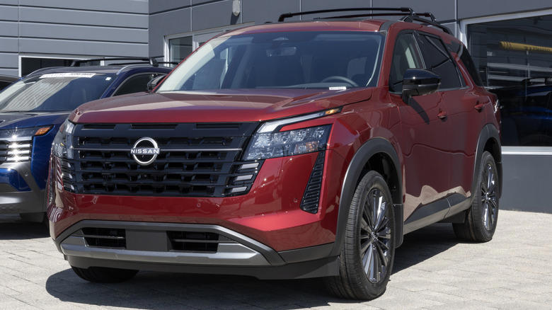 1. Jeep Grand Cherokee, 2. Nissan Pathfinder, 3. Ford Explorer, 4. Chevrolet Tahoe, 5. Mercedes-Benz GLE