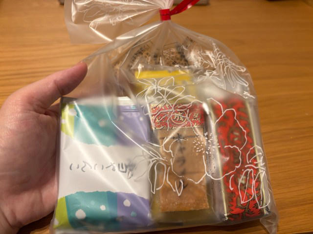 ・JR上野駅 中央改札から30秒, ・入り口入ってすぐのショーケースが目玉, ・弁当コーナーは駅弁状態, ・というわけで買ったもの紹介, ・他にもすごい商品がたくさん