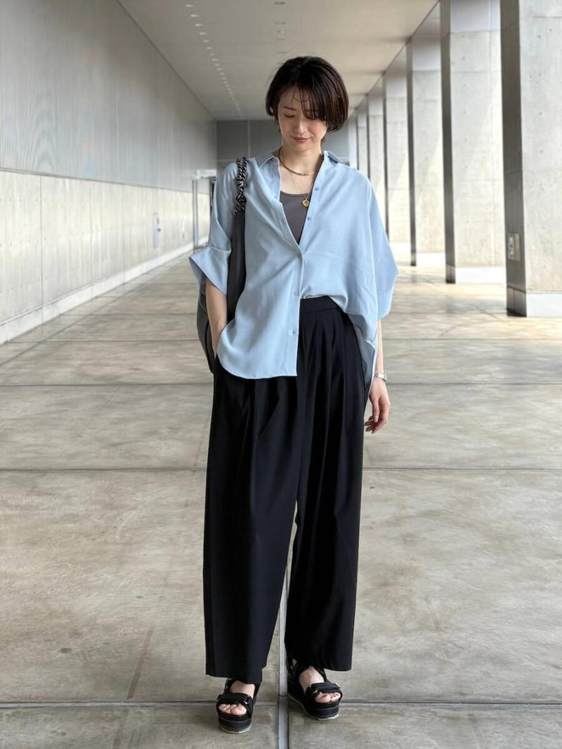 抜け感漂う♪ブルーシャツ×黒パンツのハンサムコーデ, ワントーンで即垢抜け！ブルーシャツ×デニムコーデ, シアー素材で軽やかに♡大人かわいいコーデ, デニムシャツでこなれる♪大人カジュアルコーデ, 腰巻きアレンジでメリハリUP！爽やかワンピコーデ