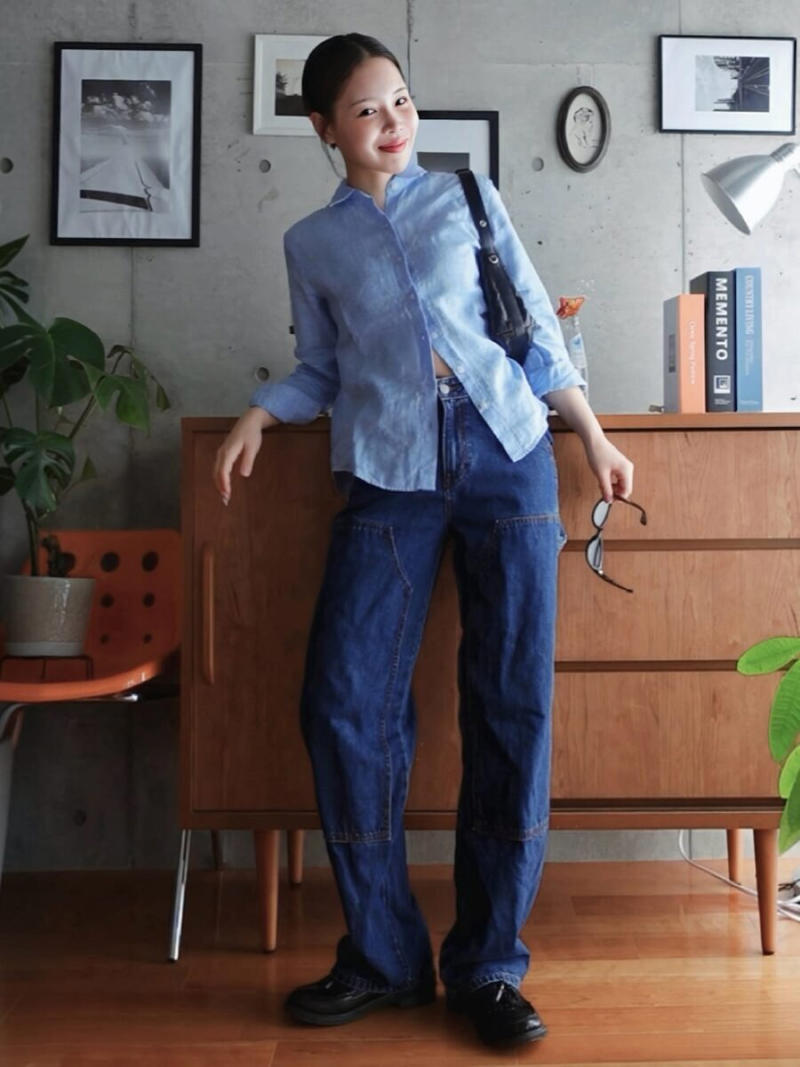 抜け感漂う♪ブルーシャツ×黒パンツのハンサムコーデ, ワントーンで即垢抜け！ブルーシャツ×デニムコーデ, シアー素材で軽やかに♡大人かわいいコーデ, デニムシャツでこなれる♪大人カジュアルコーデ, 腰巻きアレンジでメリハリUP！爽やかワンピコーデ