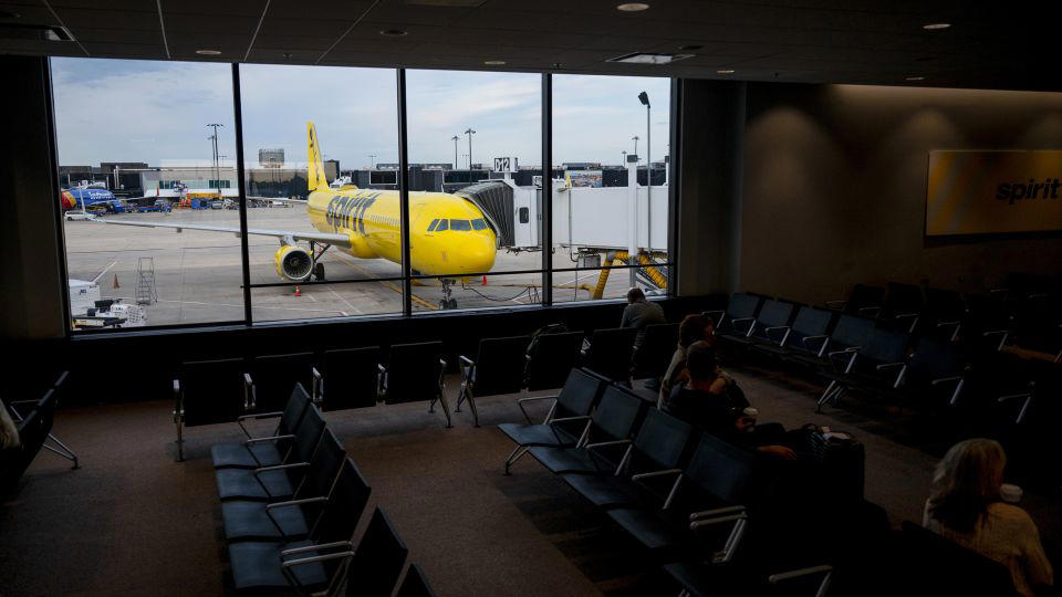 Stranded passengers, Out of money; out of time, Rejected bailout, Winding down operations, Unions react
