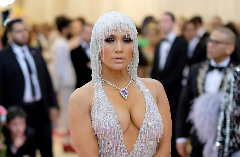 Isha Ambani – Cartier Toussaint Necklace (2025), Emma Chamberlain - Cartier Choker (2022), Priyanka Chopra - Bulgari Laguna Blu Diamond Necklace (2023), Rihanna - Bulgari & Belperron High Jewellery (2023), Priyanka Chopra - Bulgari Emerald Necklace (2025), Gigi Hadid - Jacob & Co. Diamond Set (2021), Dua Lipa – Tiffany & Co. Lucida Star Necklace (2023), Jennifer Lopez - Harry Winston Collection (2019)