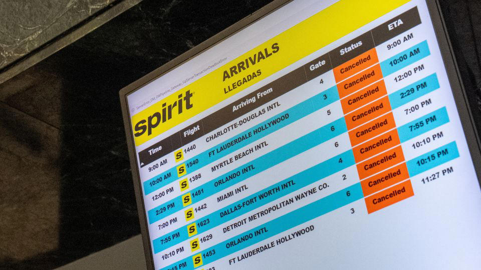 Stranded passengers, Out of money; out of time, Rejected bailout, Winding down operations, Unions react
