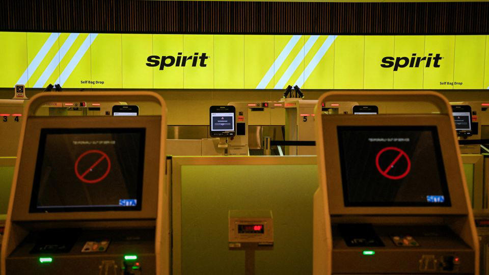 Stranded passengers, Out of money; out of time, Rejected bailout, Winding down operations, Unions react