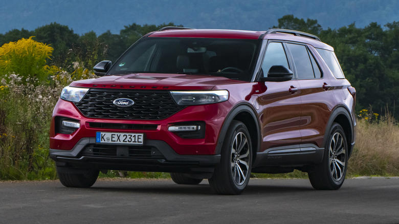 1. Jeep Grand Cherokee, 2. Nissan Pathfinder, 3. Ford Explorer, 4. Chevrolet Tahoe, 5. Mercedes-Benz GLE