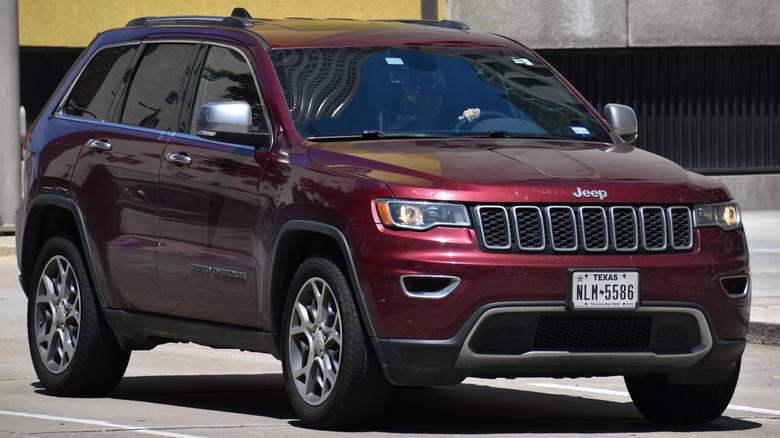 1. Jeep Grand Cherokee, 2. Nissan Pathfinder, 3. Ford Explorer, 4. Chevrolet Tahoe, 5. Mercedes-Benz GLE