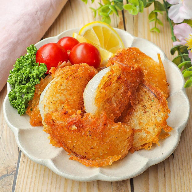 新玉ねぎとベーコンのチーズチヂミ, 【新玉ねぎは全部コレでよくない？】切って焼くだけ！新玉ねぎとベーコンのチーズチヂミレシピ, 新玉ねぎの唐揚げ, 【新玉ねぎの季節に10回は作りました】簡単なのにガチでウマい！とろける甘さの新玉ねぎの唐揚げレシピ, 新玉ねぎのライスペーパー挟み焼き, 【新玉ねぎを挟んで焼くだけ】もう、3日連続食べてます！新玉ねぎのライスペーパー挟み焼きレシピ, ベーコンチーズのハッシュドオニオン, 【新玉ねぎ、今食べないと1年待ちだよ】外カリ中とろ！ベーコンチーズのハッシュドオニオンレシピ, ほかの動画もチェック！